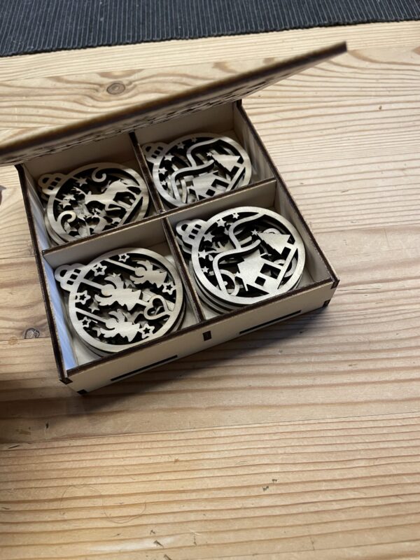 Weihnachtsbaum Schmuck Set mit 12 Anhängern Deko Box mit Baumbehang Dekorative Geschenkbox aus Holz Christbaumschmuck Set  Weihnachtskugeln – Bild 3
