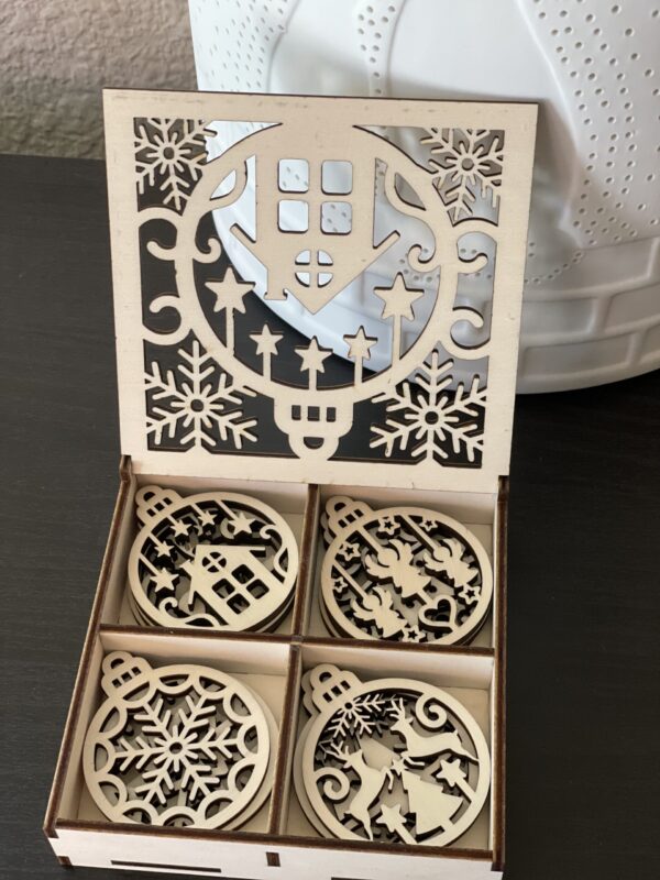 Weihnachtsbaum Schmuck Set mit 12 Anhängern Deko Box mit Baumbehang Dekorative Geschenkbox aus Holz Christbaumschmuck Set  Weihnachtskugeln – Bild 4