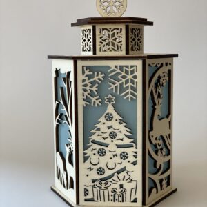Holzlaterne, Weihnachtslaterne mit LEDs, Dekorative Weihnachtsbeleuchtung, LED Laterne, Laterne mit Weihnachtsmotiven, Windlicht, eisblau