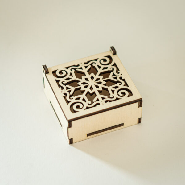 Weihnachtliche Geschenkbox aus Holz klein, Weihnachtsbaumschmuck, Deko Weihnachten, Weihnachtsgeschenk, Christbaumschmuck – Bild 9