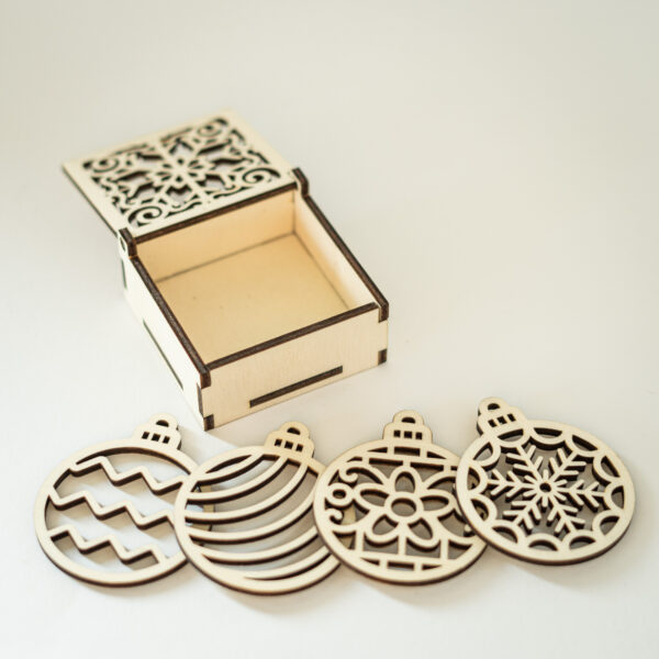 Weihnachtliche Geschenkbox aus Holz klein, Weihnachtsbaumschmuck, Deko Weihnachten, Weihnachtsgeschenk, Christbaumschmuck